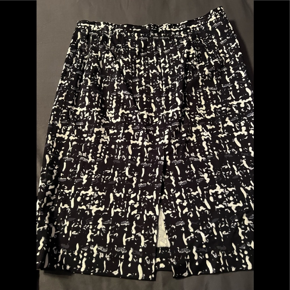Michael Kors Black/White Stretch Skirt Size 10 Like New
